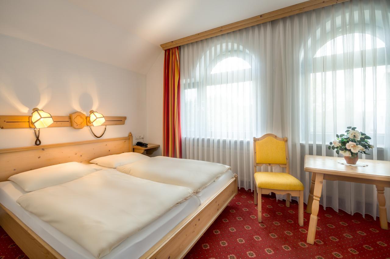 Hotel Gasthof Zur Post Unterfoehring Exterior photo